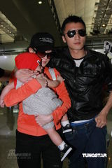 组图：谢霆锋张柏芝全家昔日温馨幸福瞬间