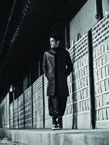 高清图：崔始源与少时孝渊登杂志混搭韩服时装