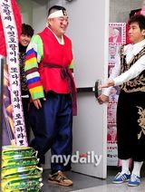 组图：韩综艺《膝盖道士》恢复录制 姜虎东回归