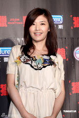 幻灯图：《猎艳》首映 张钧宁朱芷莹大玩女女吻