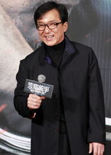 组图：《警察故事》曝主题曲MV 成龙开涮王力宏