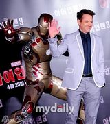 组图：小罗伯特唐尼首尔宣传《钢铁侠3》