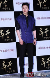 组图：赵汝珍等三主演出席韩片《后宫》试映会