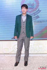 组图：张家辉难忘昔日受训点滴 行军礼显帅气