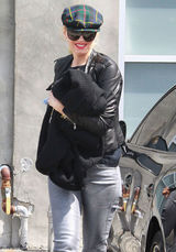 高清组图：格温-史蒂芬妮街拍 机车夹克搭潮鞋