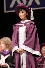 组图：张艾嘉获颁演艺荣誉院士 李心洁刘若英捧场