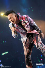 幻灯图：陈奕迅个唱雷人造型不断 否认与妻子离婚