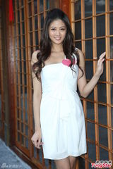 组图：赖琳恩响应捐书 盼30岁前结婚生子