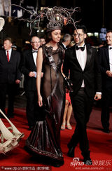 幻灯图集：《温柔的儿子》首映 女星雷人打扮出位