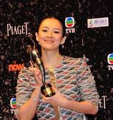 组图：揭哥大女神浪漫面纱 有人苦读有人交际