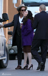 幻灯图集：梅根-福克斯与米基-洛克街头拍吻戏