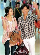 组图：李秉宪李珉廷现身机场 飞往马代度蜜月