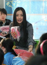 组图：南都娱乐周刊之明星到访新公民学校-秦岚