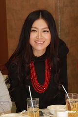 组图：卫兰文咏珊李治廷等齐聚共享开年饭