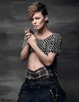 组图：你秀恩爱我自赏 德普前女友变短发帅T