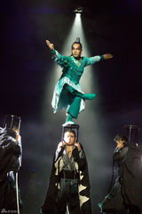 组图：《太极图》秀出东方韵 冯小刚李玉刚观演