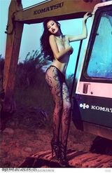 组图：美胸模曝光大批性感照 有种花儿望破茧成蝶