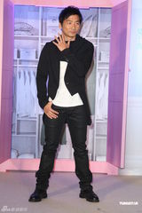 组图：任贤齐新片中年出柜 范晓萱不排斥三人行