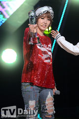 组图：韩团4minute《M COUNTDOWN》夺冠