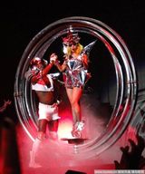 高清组图：Gaga开唱再进化 三点喷火尺度惊人