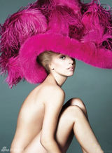 组图：Lady Gaga《VOGUE》复古风似宫廷贵族