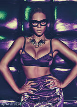 组图：碧昂斯性感登封面 高难度动作显狂野