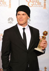 高清组图：迈克尔-C-霍尔喜捧电视最佳男主角奖杯