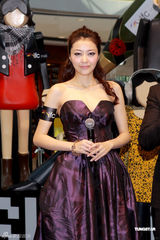 组图：熊黛林低胸性感 称不与郭富城拍裸照调情