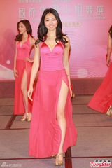 组图：中华小姐薄纱贴身秀曲线 高开叉露长腿