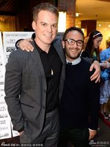 组图：菲丽希缇亮相晚宴 丹尼尔型男范十足