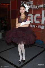 组图：杨千嬅撑场叱咤记者会 多对绯闻情侣同台