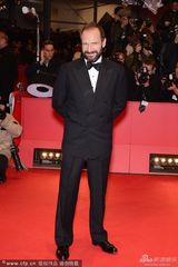 组图：开幕片《大饭店》主演拉尔夫-费因斯现身