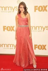 组图：63届艾美奖红毯 童星萨拉-海兰德美人初长成