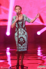 组图：金曲榜颁奖星光黯淡 张敬轩献主持处女秀