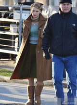 组图：绯闻女孩布莱克拍新片 驼色大衣掀怀旧风