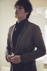 高清图：蓝正龙帅气写真再曝光 型男风范不减