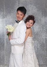 组图：《女人的抉择》曝婚纱剧照 芦芳生王媛可虐战