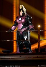 组图：艾玛-沃森MTV电影奖捧奖 男星裸下身搞怪