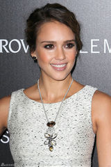 高清组图：辣妈杰西卡-阿尔芭盛装亮相靓丽多姿