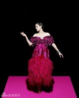 组图：玛丽昂-歌迪亚登杂志秀精致容颜