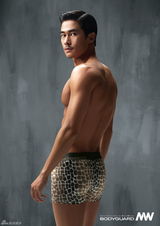 组图：韩男星裴正南内衣写真 秀迷人巧克力腹肌