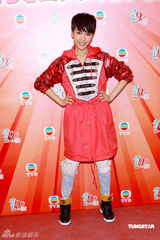 高清组图：明星参加慈善节目 古巨基热心公益演唱 