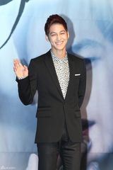 高清组图：宋慧乔透视装宣传新剧 赵仁成帅气