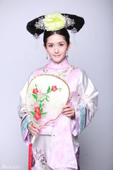 组图：谢娜变小主何炅演太监 大张伟扮年画娃娃