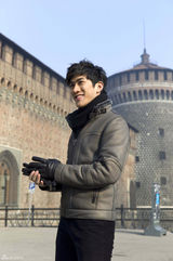 高清图：李治廷畅游米兰 休闲写真展阳光魅力