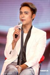 幻灯图：明道首次触电挑战裸戏 夏雨揭露“潜规则” 