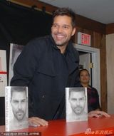 高清图：瑞奇-马丁帅气宣传自传 呼吁保护同性恋