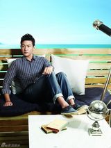 组图：陆毅型男写真曝光 帅气童颜逆生长