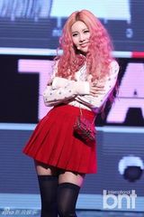 组图：SISTAR孝琳下衣失踪似没穿 EXO白衣纯情