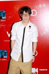 幻灯图：《分手说爱你》香港首映 房祖名薛凯琪同台